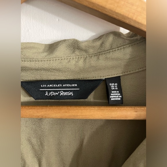 & Other Stories Relaxed Button Down Shirt in Sage | Size 10 - Picture 4 of 5